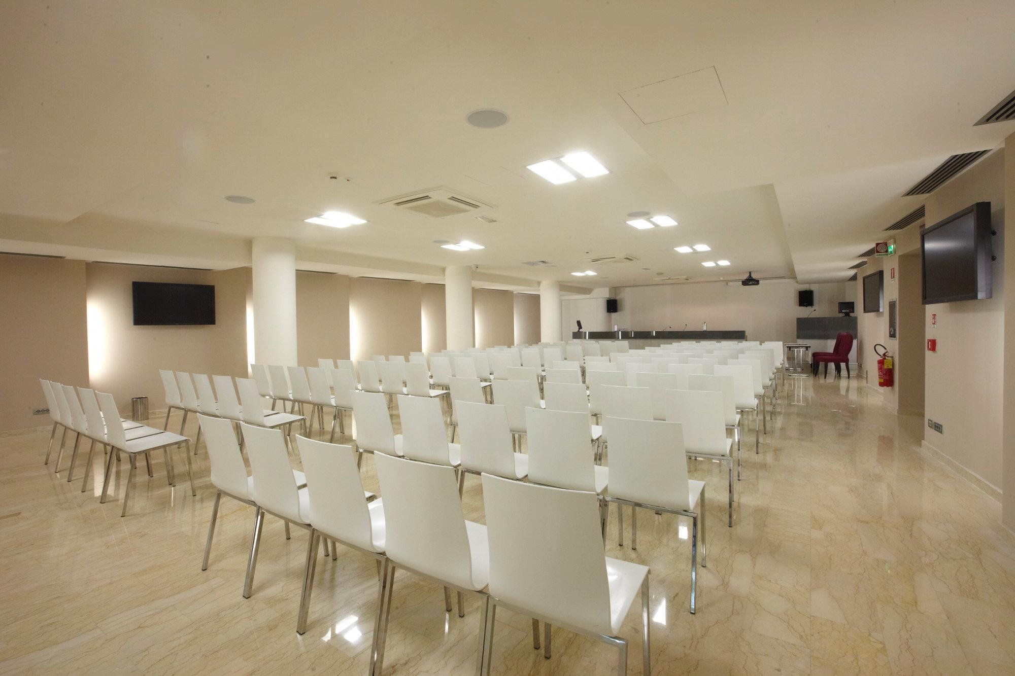 Hotel Pisa Tower Plaza Exterior foto The conference room