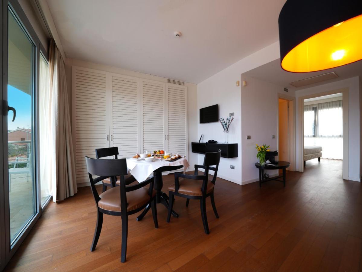 Hotel Pisa Tower Plaza Exterior foto A typical apartment